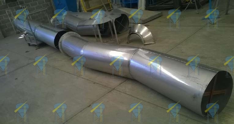 Chimenea industrial en instalación